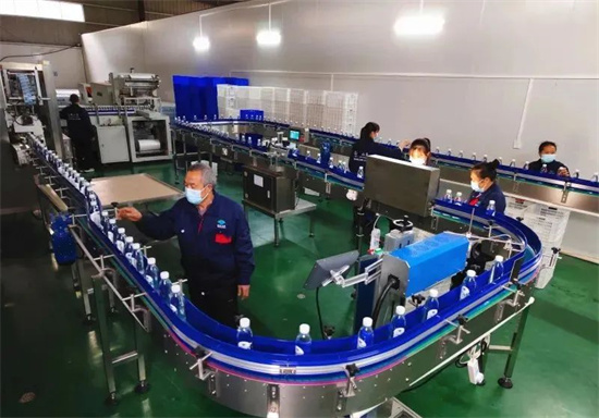 梵净生态水流成“富民泉” 一瓶瓶装水的富民新路径